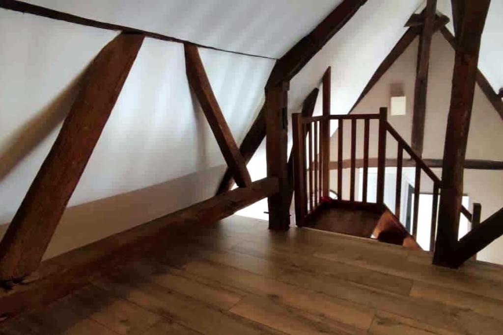 Duplex Atypique Dans La Cite Medievale Laon Exterior foto